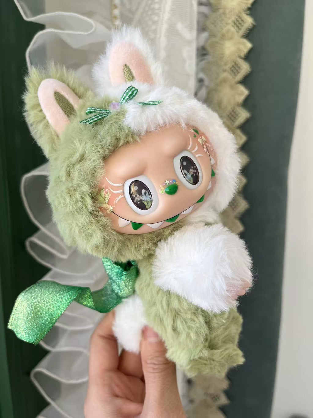 Labubu’s whimsical spirit collides with the wonder of The Wizard of Oz!