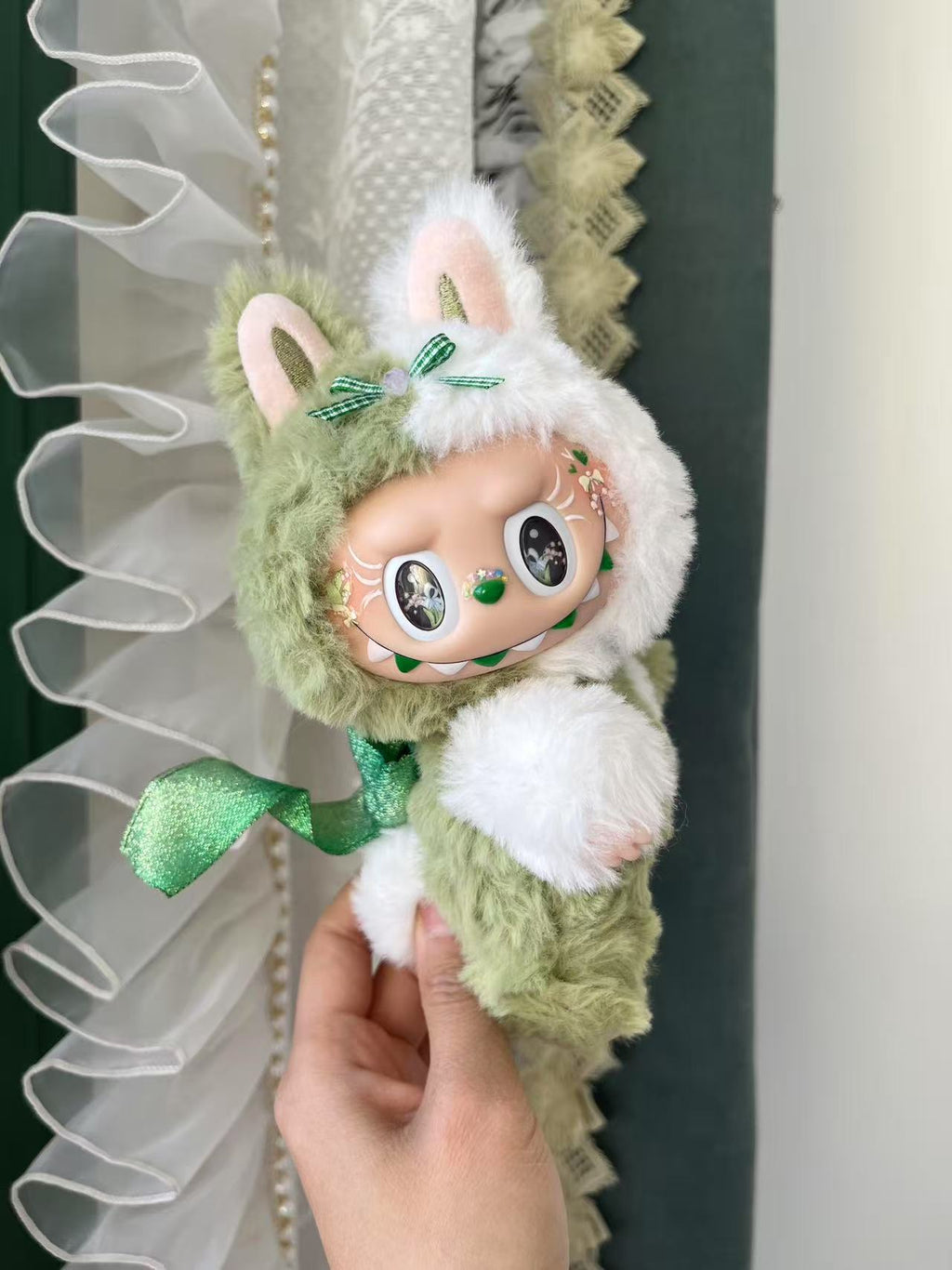 Labubu’s whimsical spirit collides with the wonder of The Wizard of Oz!